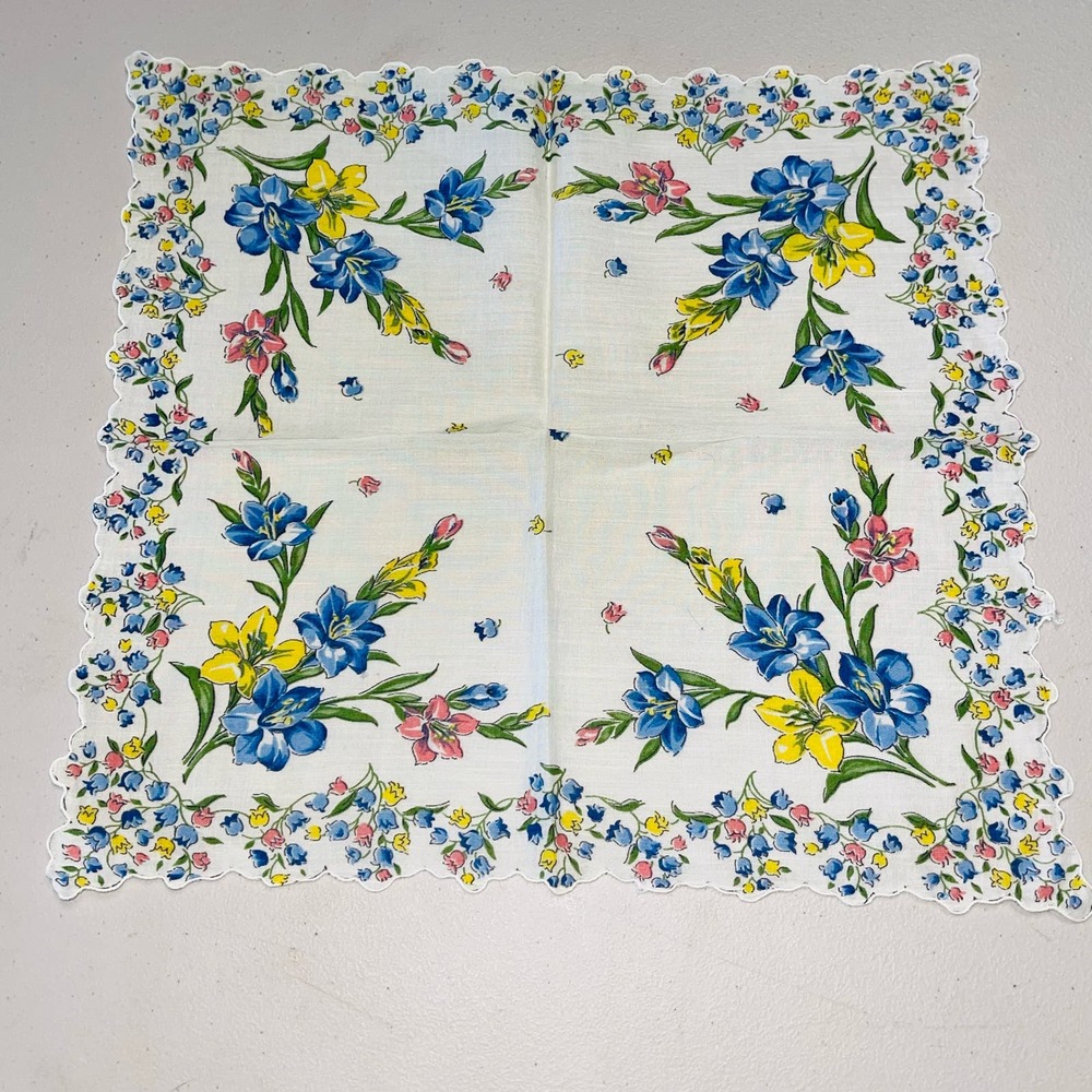 Gladiolus Flowers Handkerchief Hankie Scalloped Edge Blue Yellow Vtg 12 x 12